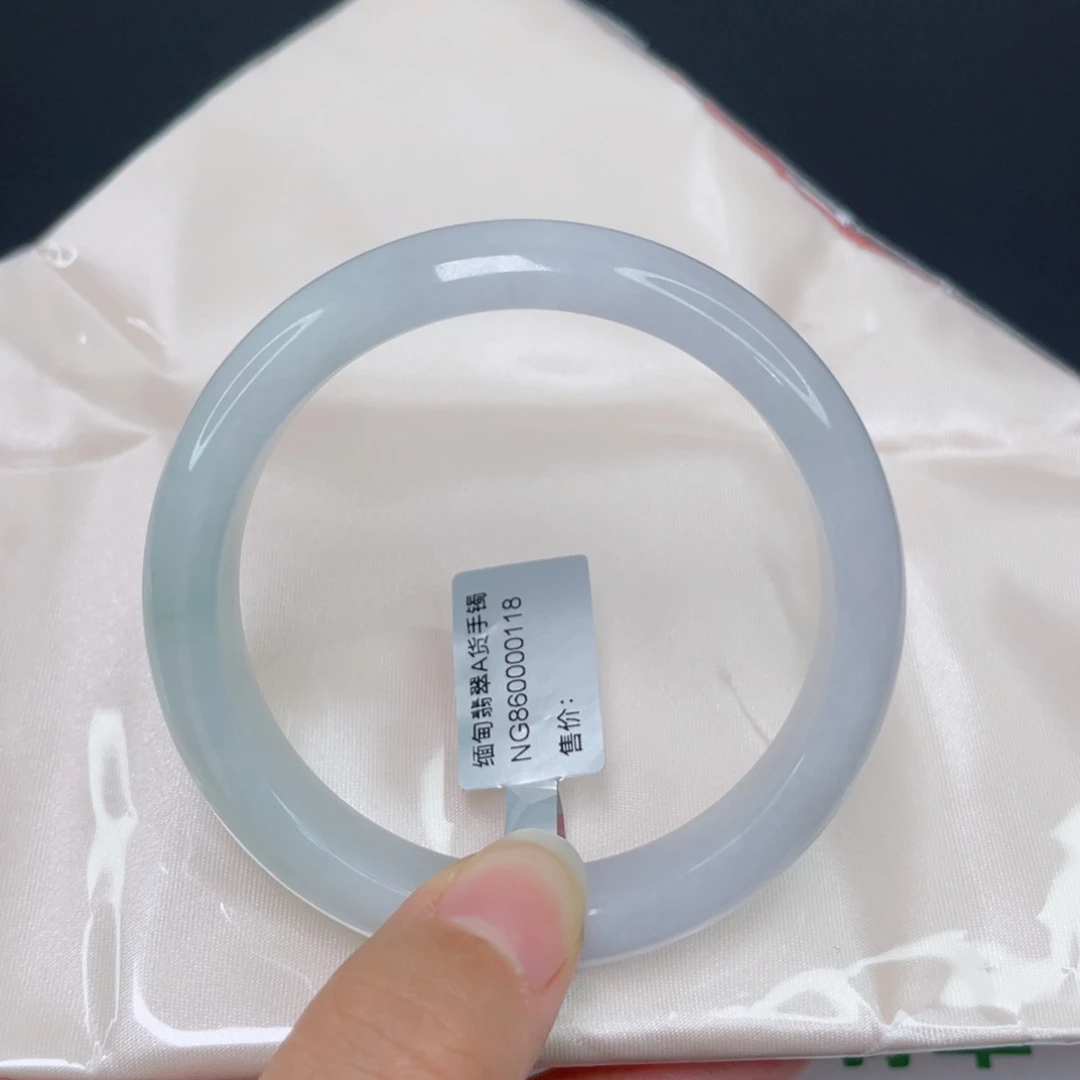 翡翠未镶嵌手镯A货春彩