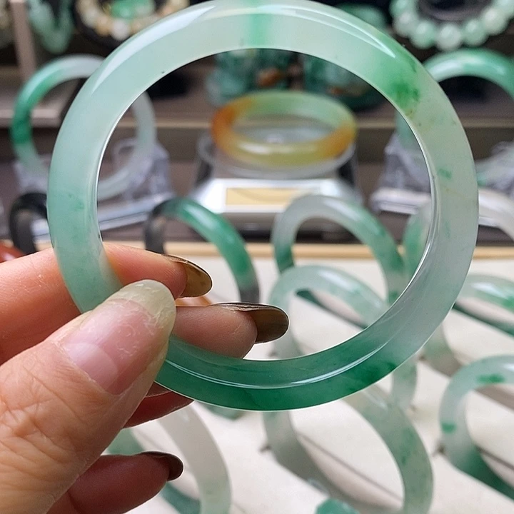 石英质玉（非洲翠）未镶嵌手镯