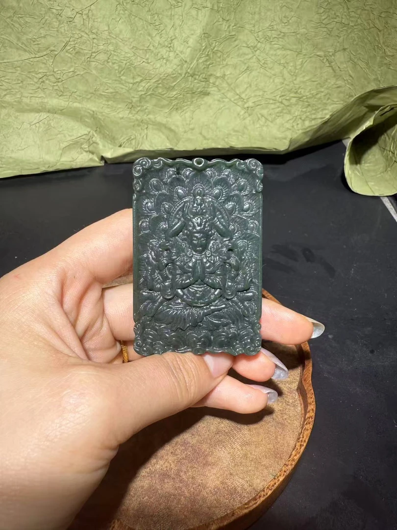 和田玉千手观音护神玉佩