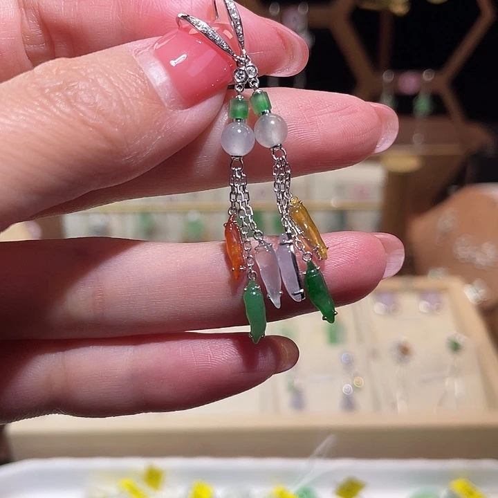 18K金镶嵌翡翠耳饰