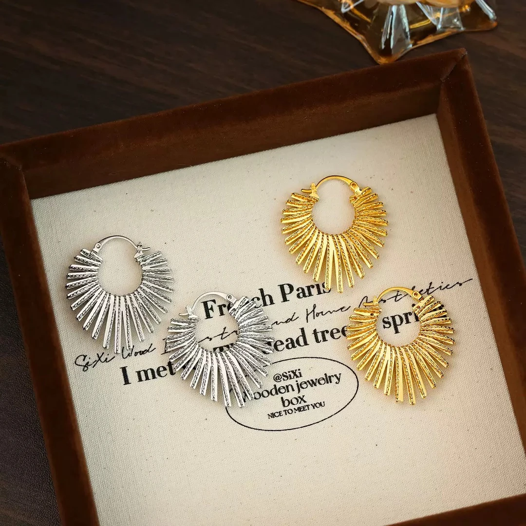 铜合金耳饰 铜合金耳饰 欧美个性甜酷线条感桃心设计高级感耳圈