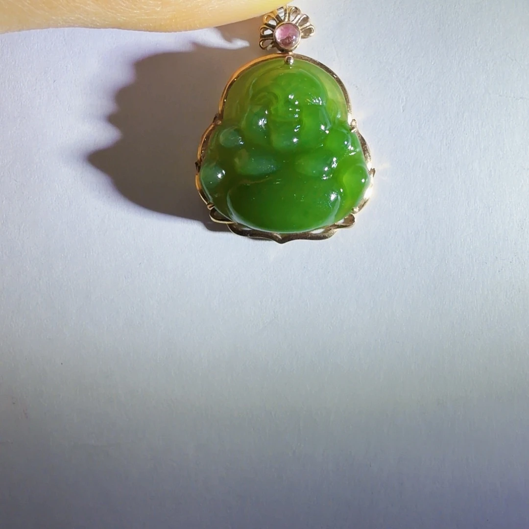 颈饰18K金镶嵌和田玉（碧玉）