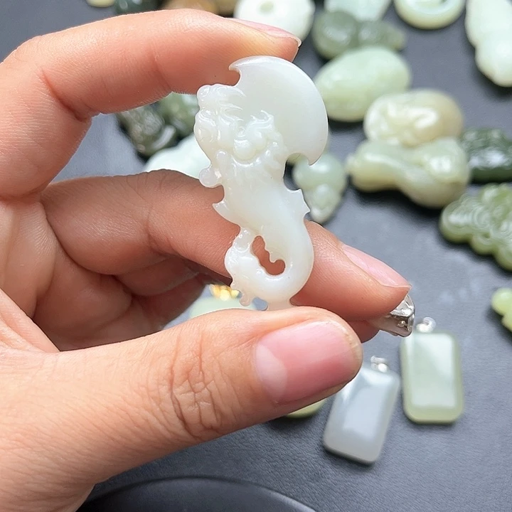 【闪购商品】颈饰未镶嵌和田玉