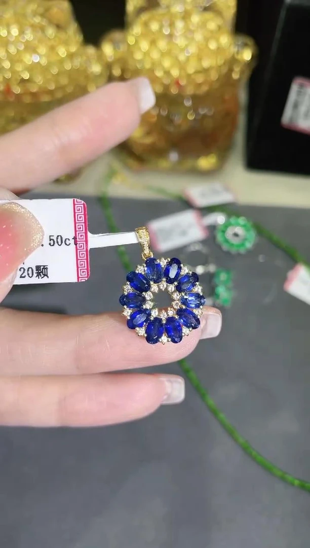 18K金镶嵌蓝宝石吊坠甜甜圈