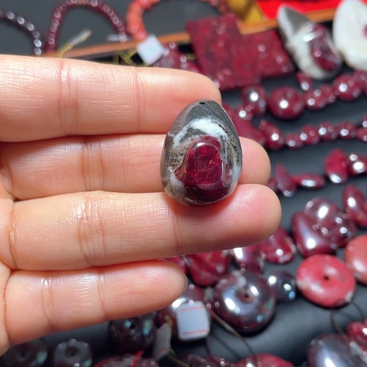 天然辰砂原石吊坠