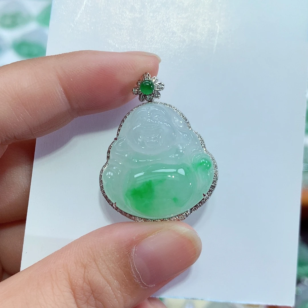 颈饰18K金镶嵌翡翠佛