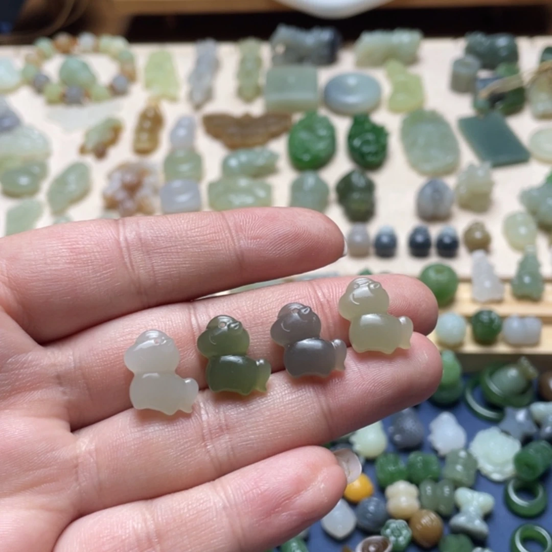 和田玉未镶嵌吊坠(不含链)一个