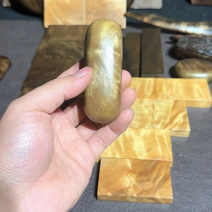 霏***阴沉木直播间一物一拍截图