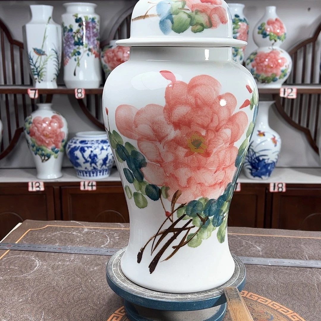 摆件景德镇陶瓷将红牡花