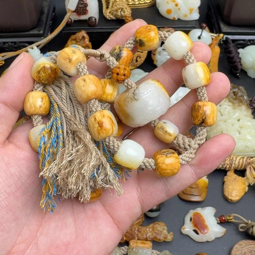 南***酒和田玉（糖玉）未镶嵌颈饰