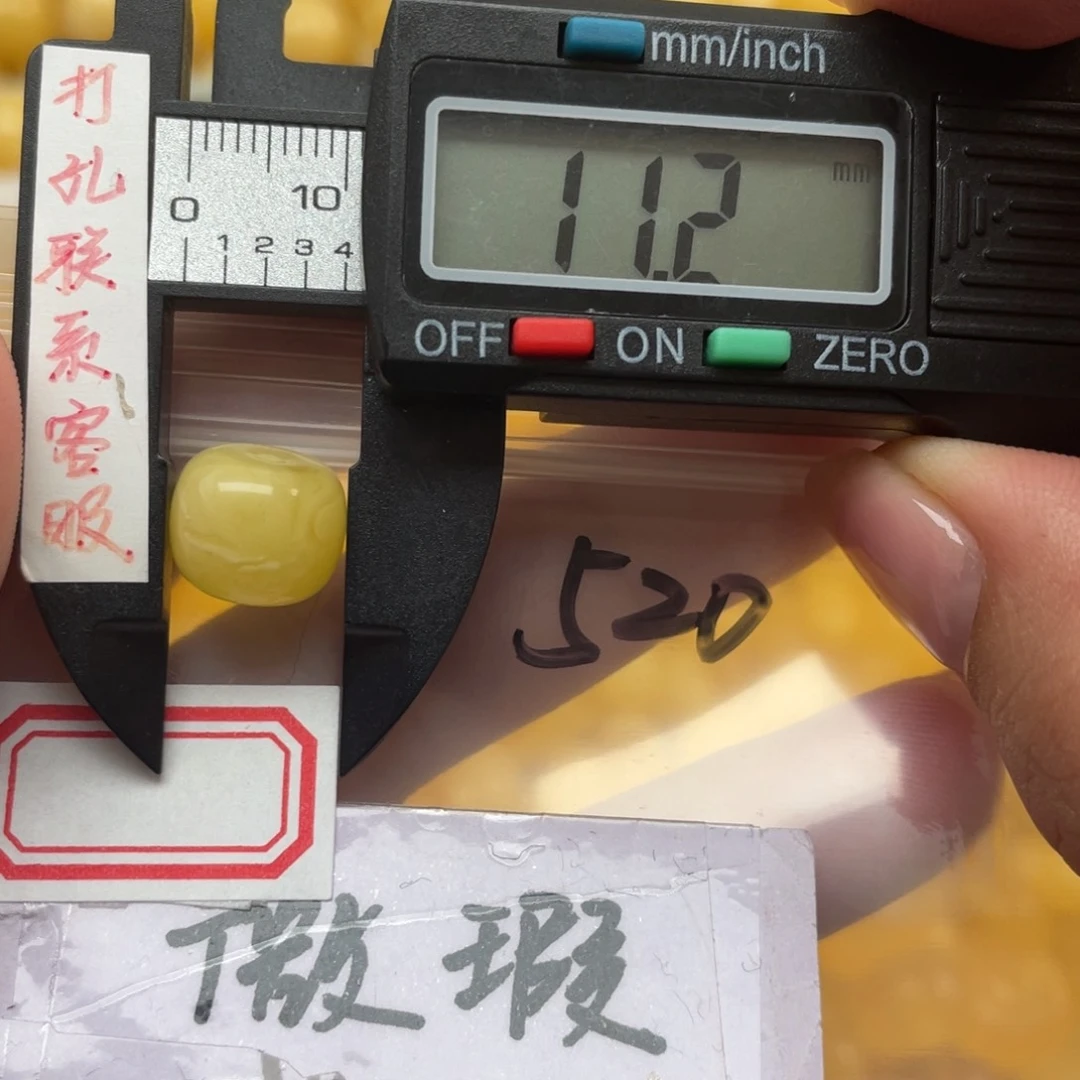 蜜蜡裸石未镶嵌影***?微瑕