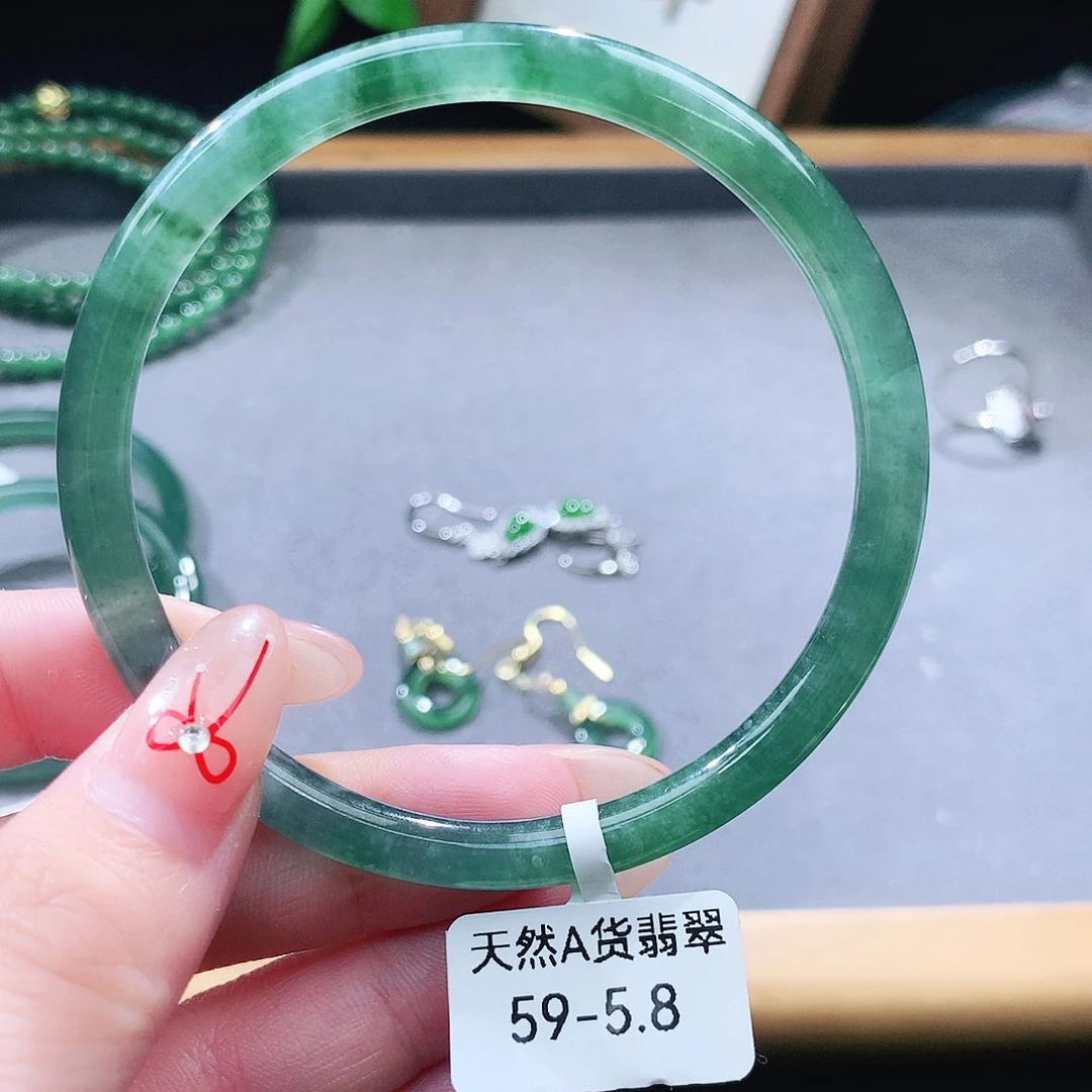 翡翠未镶嵌手镯（圆镯）