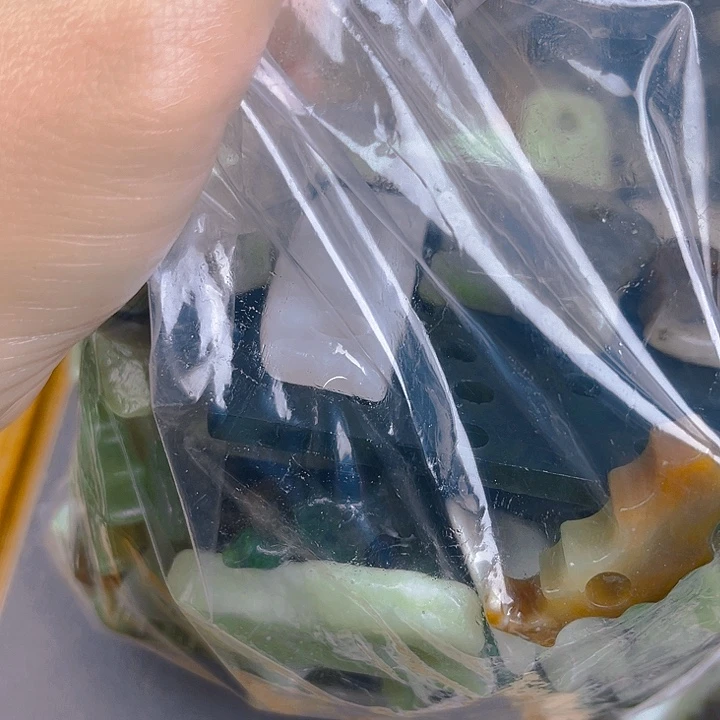 飞***飞和田玉(糖玉)未镶嵌挂件