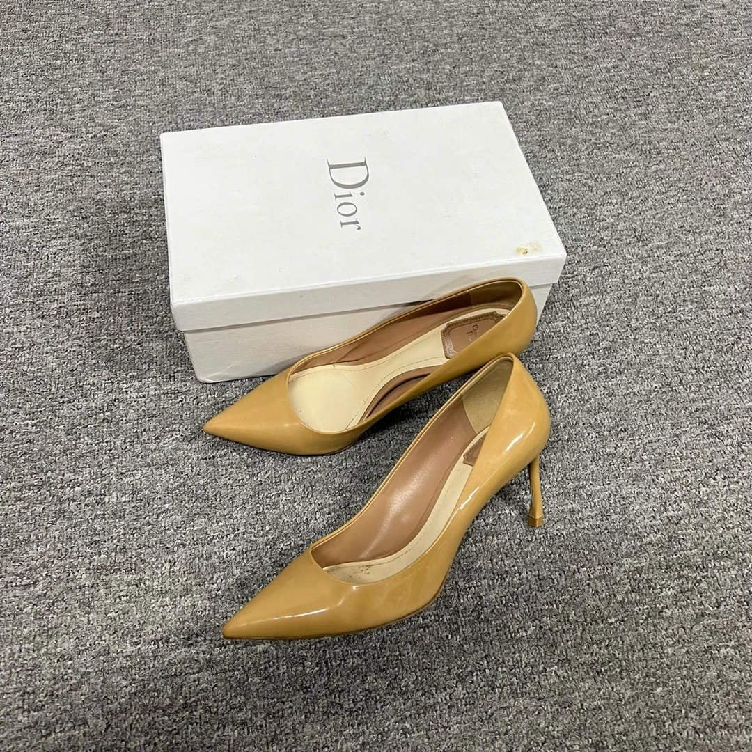 99新 DIOR/迪奥 Dior 卡其色高跟鞋39码
