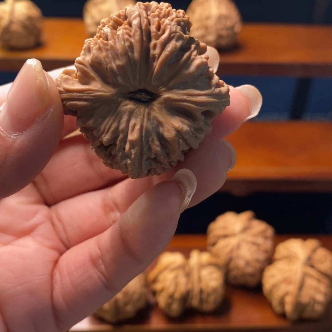 夏***茜吊坠文玩核桃南疆