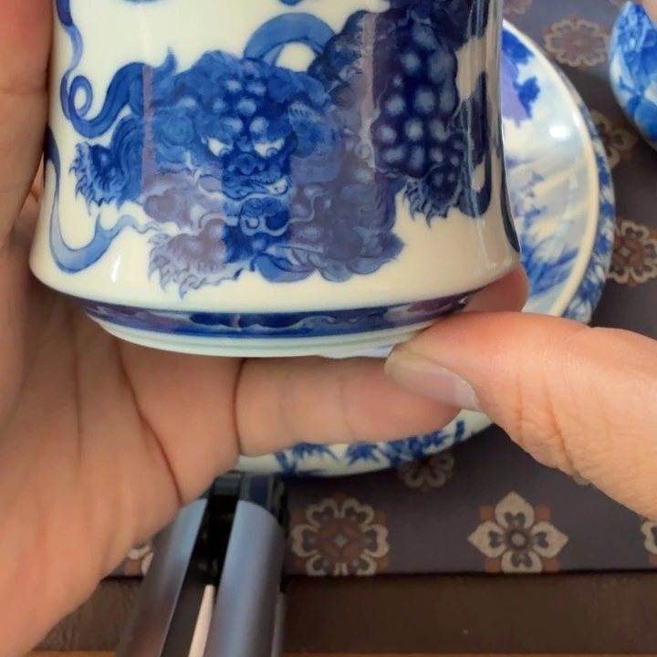 问工青花狮子容天杯