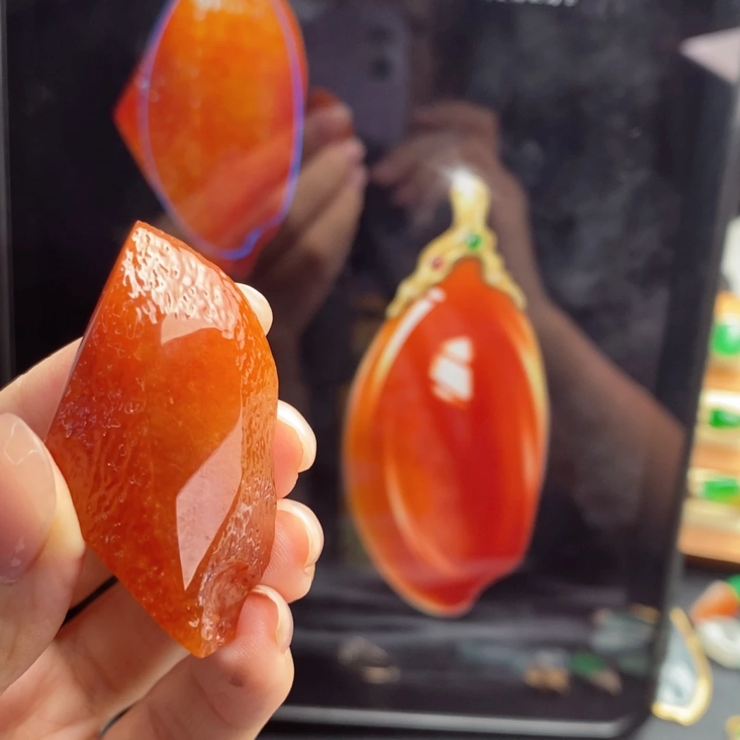 定制翡翠未镶嵌红翡吊坠