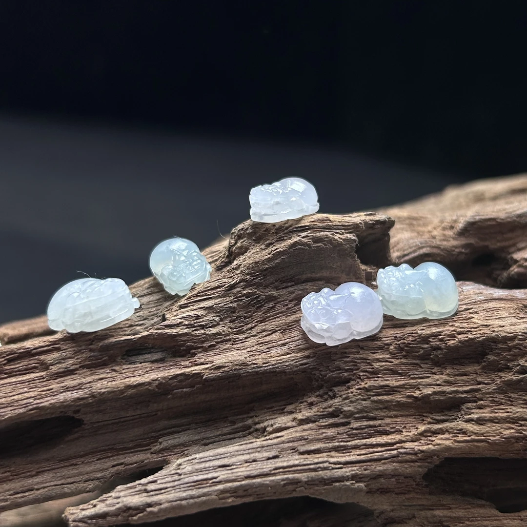 《龍宫珠宝》新人见面礼~精品貔貅翡翠手机挂、吊坠( 多样性发其一 )