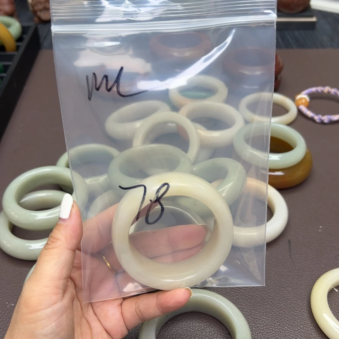 石英质玉手镯未镶嵌M***?