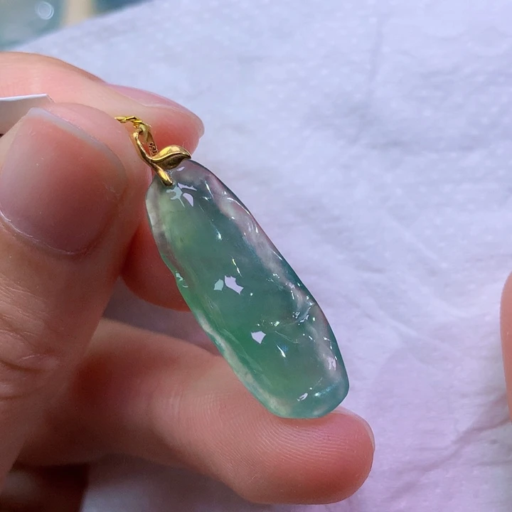 翡翠未镶嵌吊坠(不含链) 8936