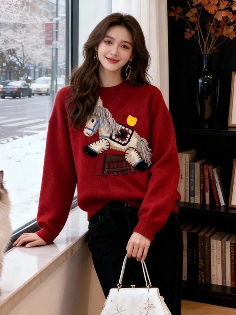 红色刺绣小马圆领毛衣女2025新款冬季软糯慵懒内搭跨年针织衫上衣