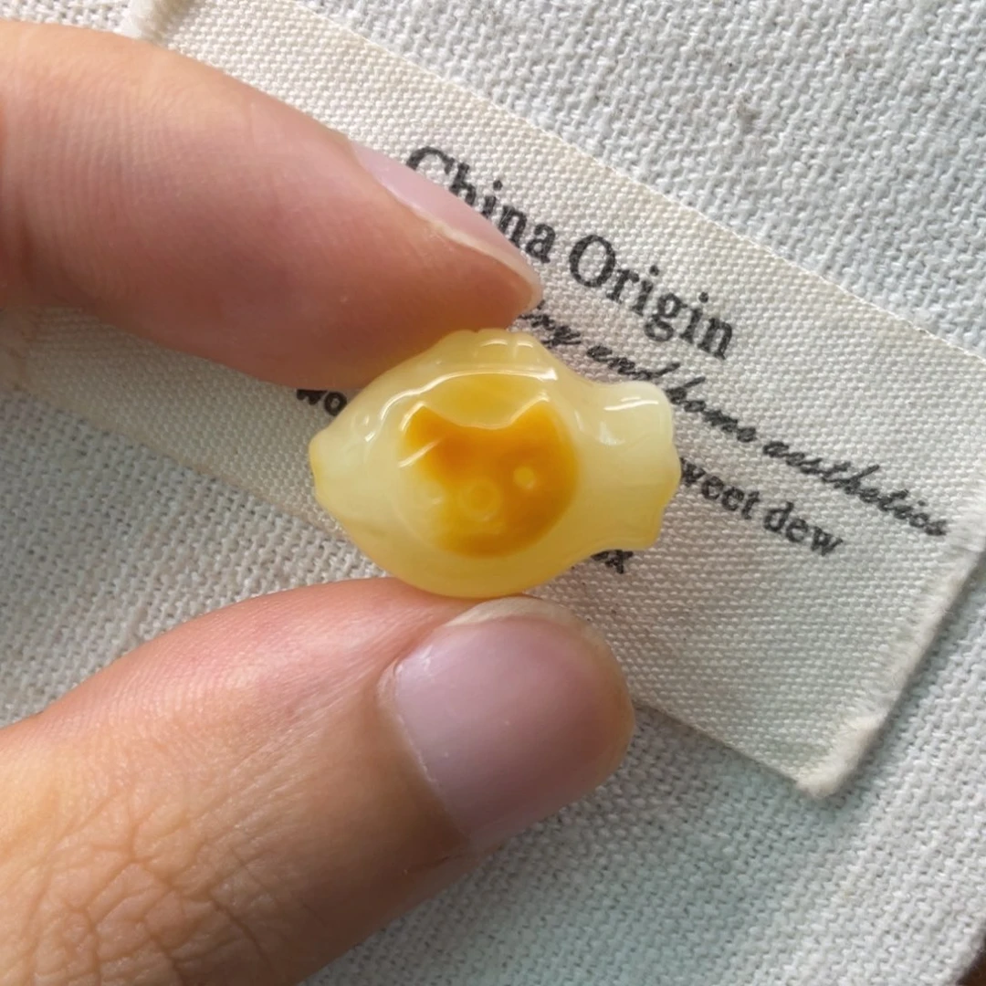 未镶嵌琥珀裸石鱼和猫