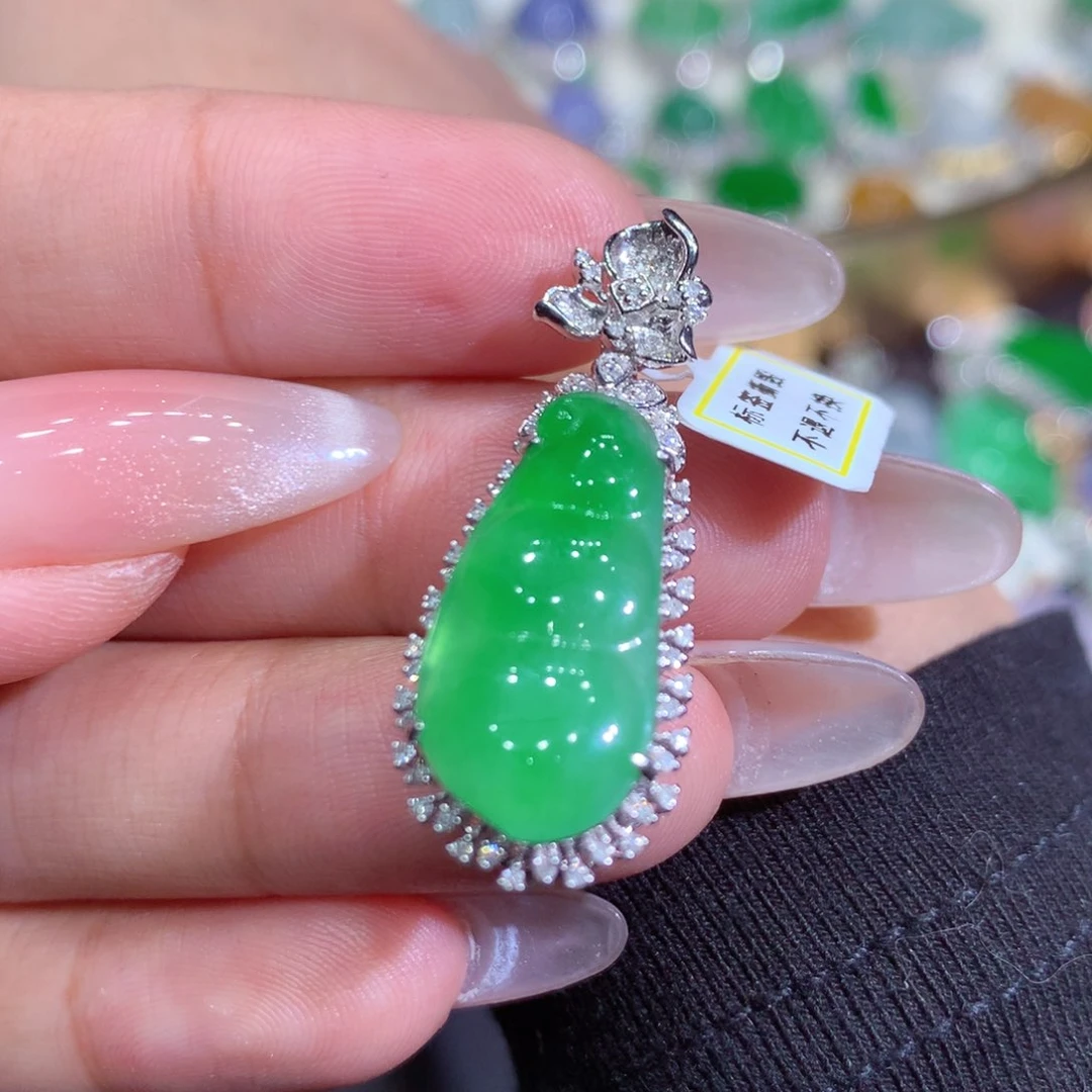 翡翠吊坠(赠链)18K金镶嵌