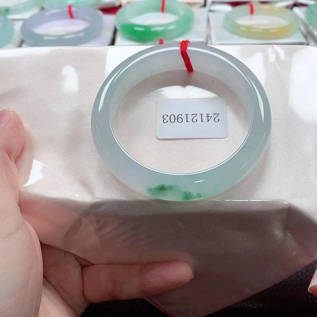 翡翠手镯未镶嵌天然A货翡翠手镯