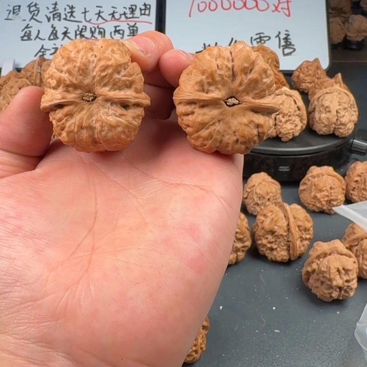 N***D文玩核桃吊坠蛤蟆的眼睛是真的好看啊我