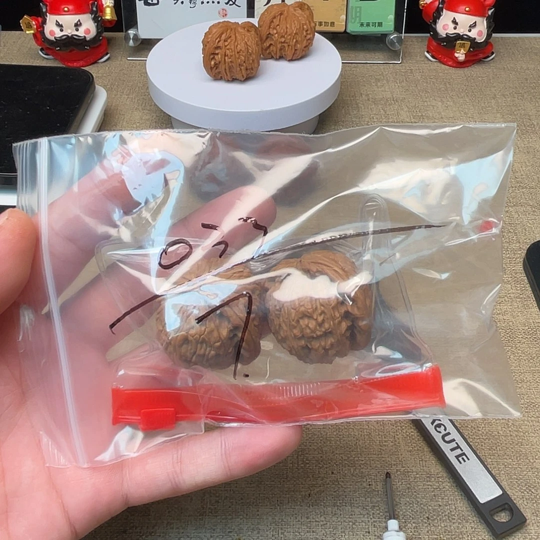 文玩核桃吊坠37白狮子