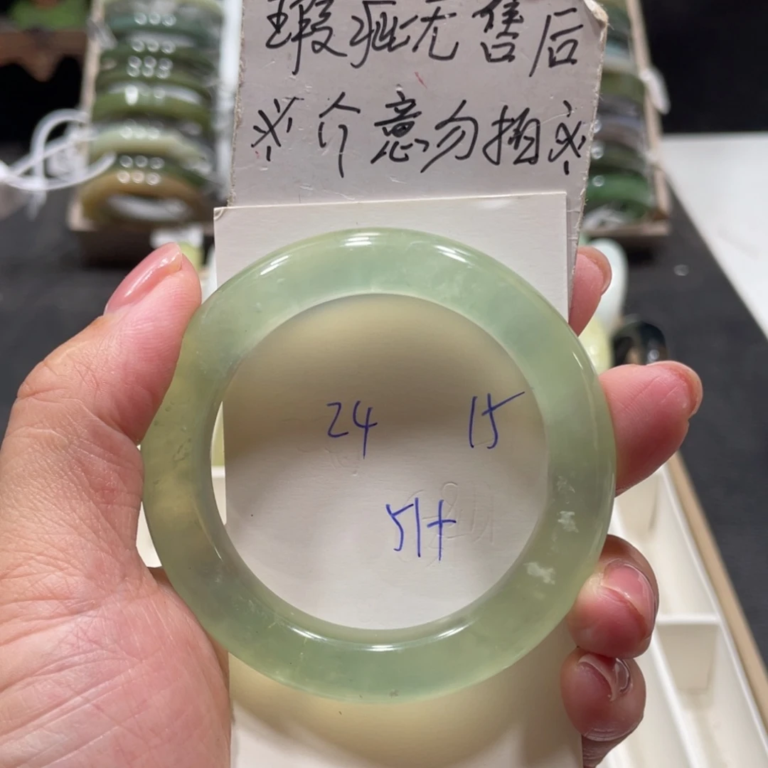 蛇纹石玉未镶嵌手镯