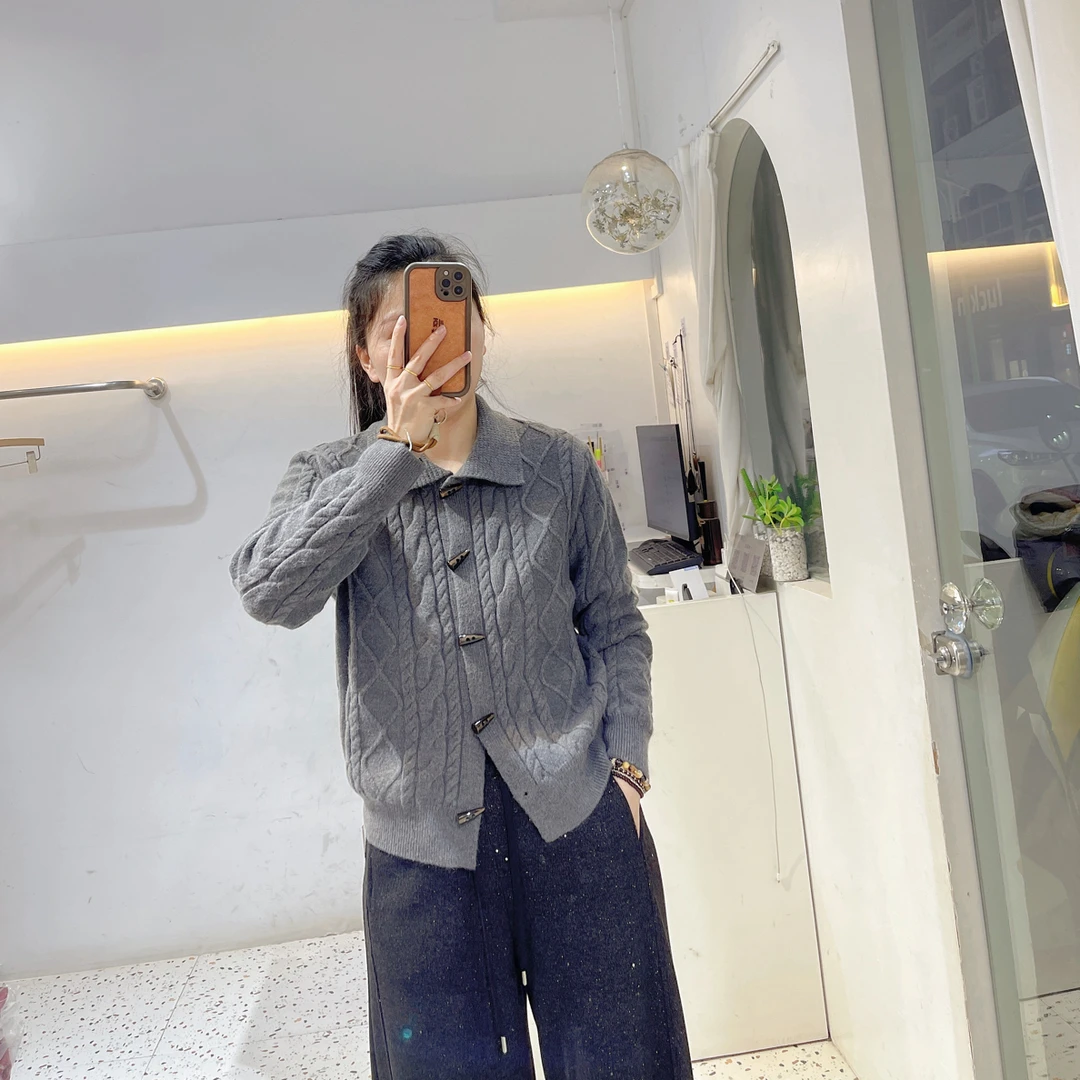 复古翻领牛角扣羊毛针织172
