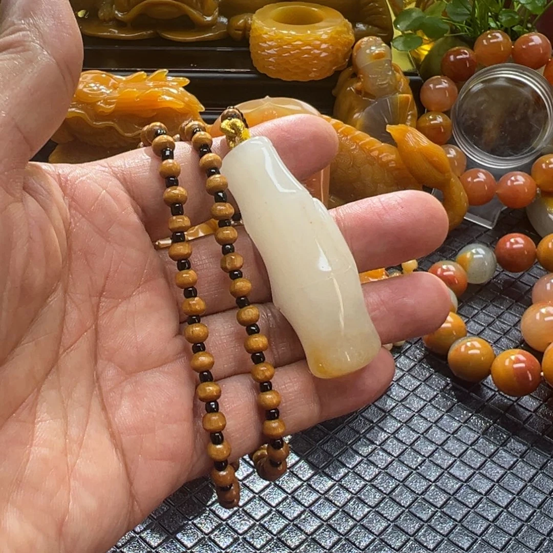 石英质玉未镶嵌颈饰