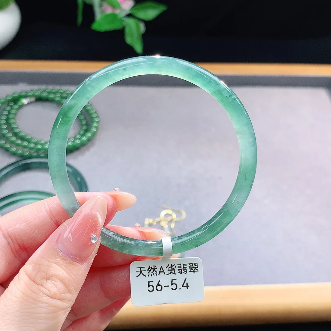 未镶嵌手镯（圆镯）翡翠