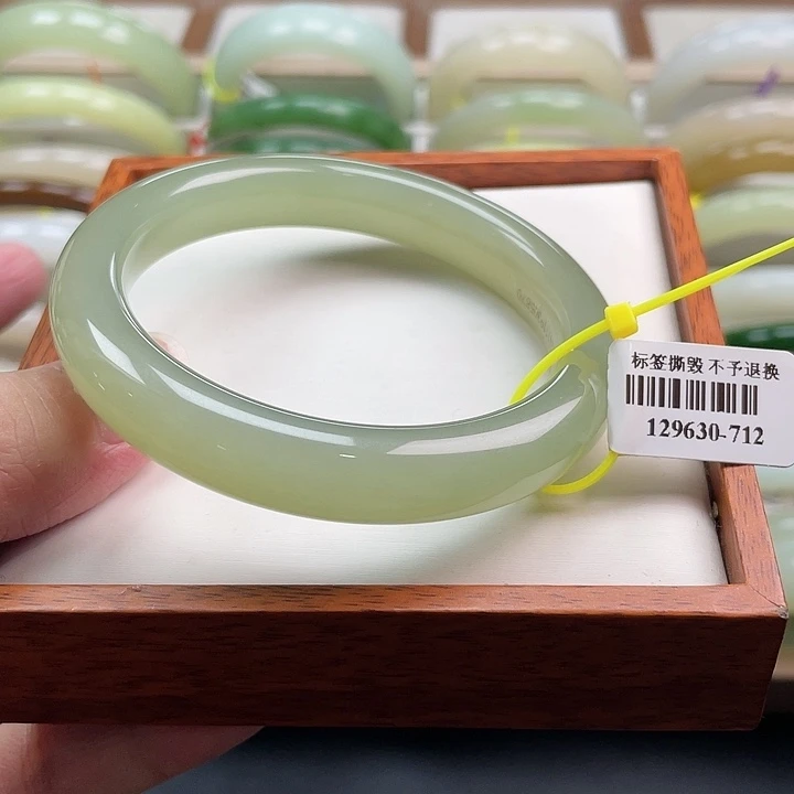【闪购商品】未镶嵌手镯和田玉55 5758