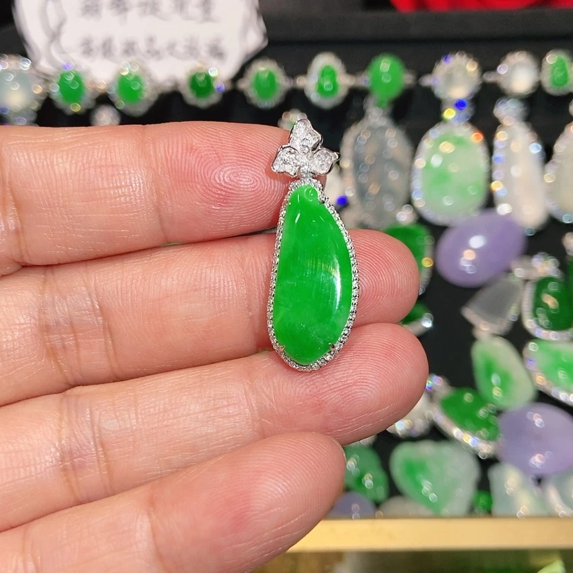 【闪购商品】颈饰18K金镶嵌翡翠天然翡翠