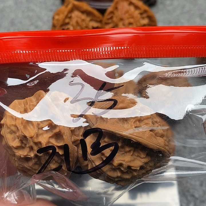 文玩核桃吊坠三棱