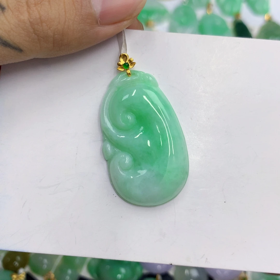 翡翠18K金镶嵌颈饰翡翠