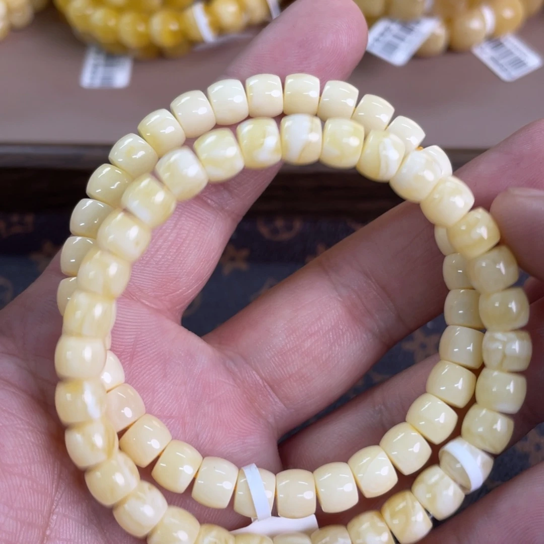 琥珀裸石未镶嵌017多样性发其一