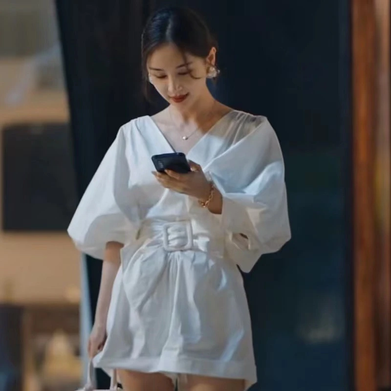 王子文白色时尚泡泡袖连体裤女2025夏新款小个子收腰显瘦休闲短裤