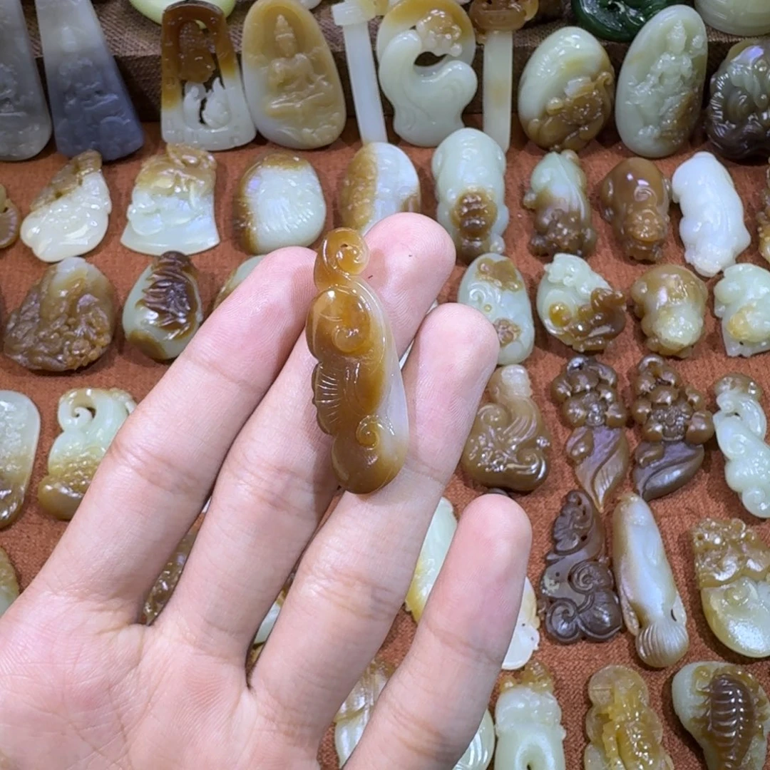 和田玉未镶嵌颈饰