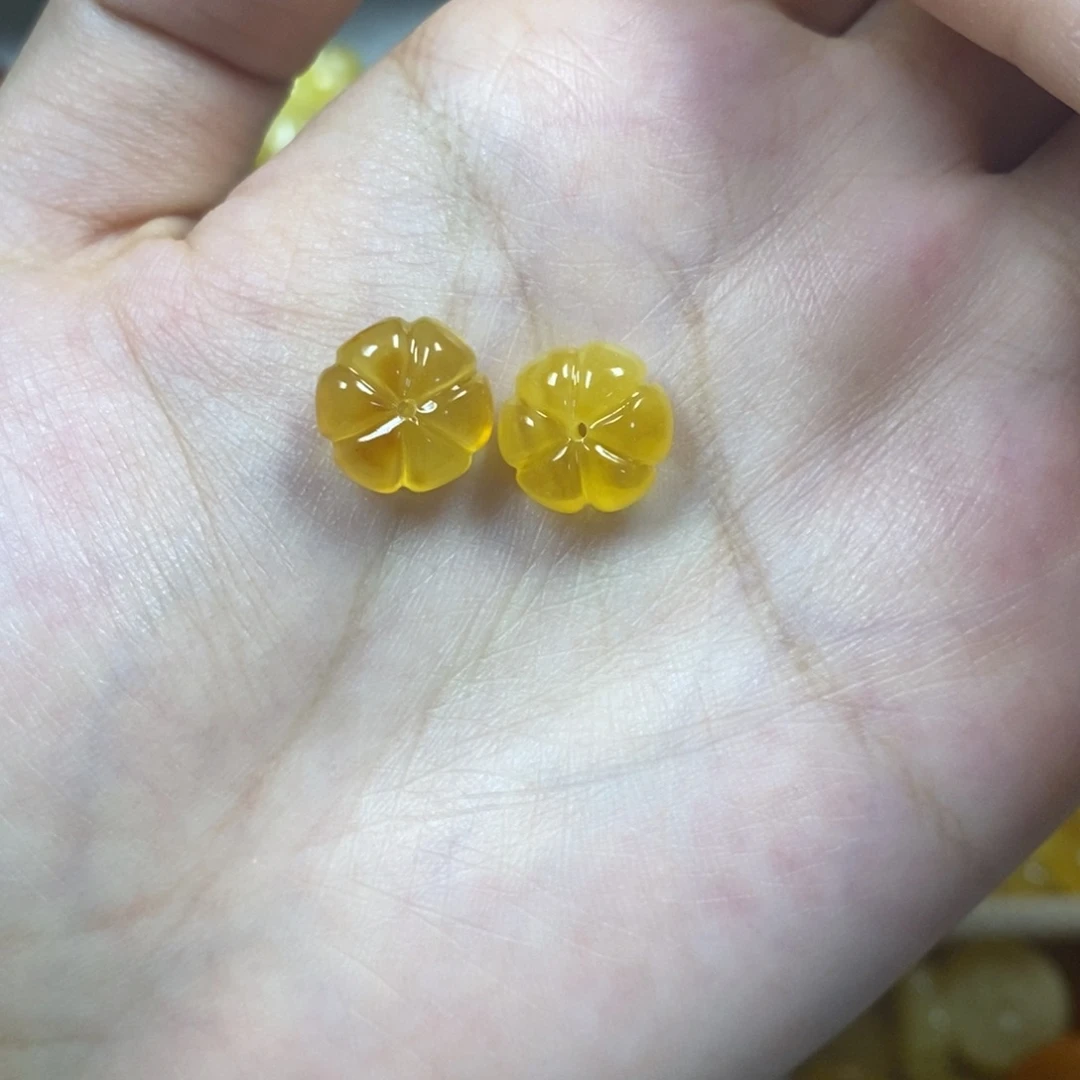 未镶嵌颈饰蜜蜡心***暖南瓜花