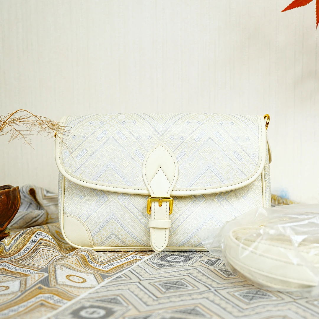 广西非遗文创壮锦法棍包新国风腋下多用民族包时尚百搭