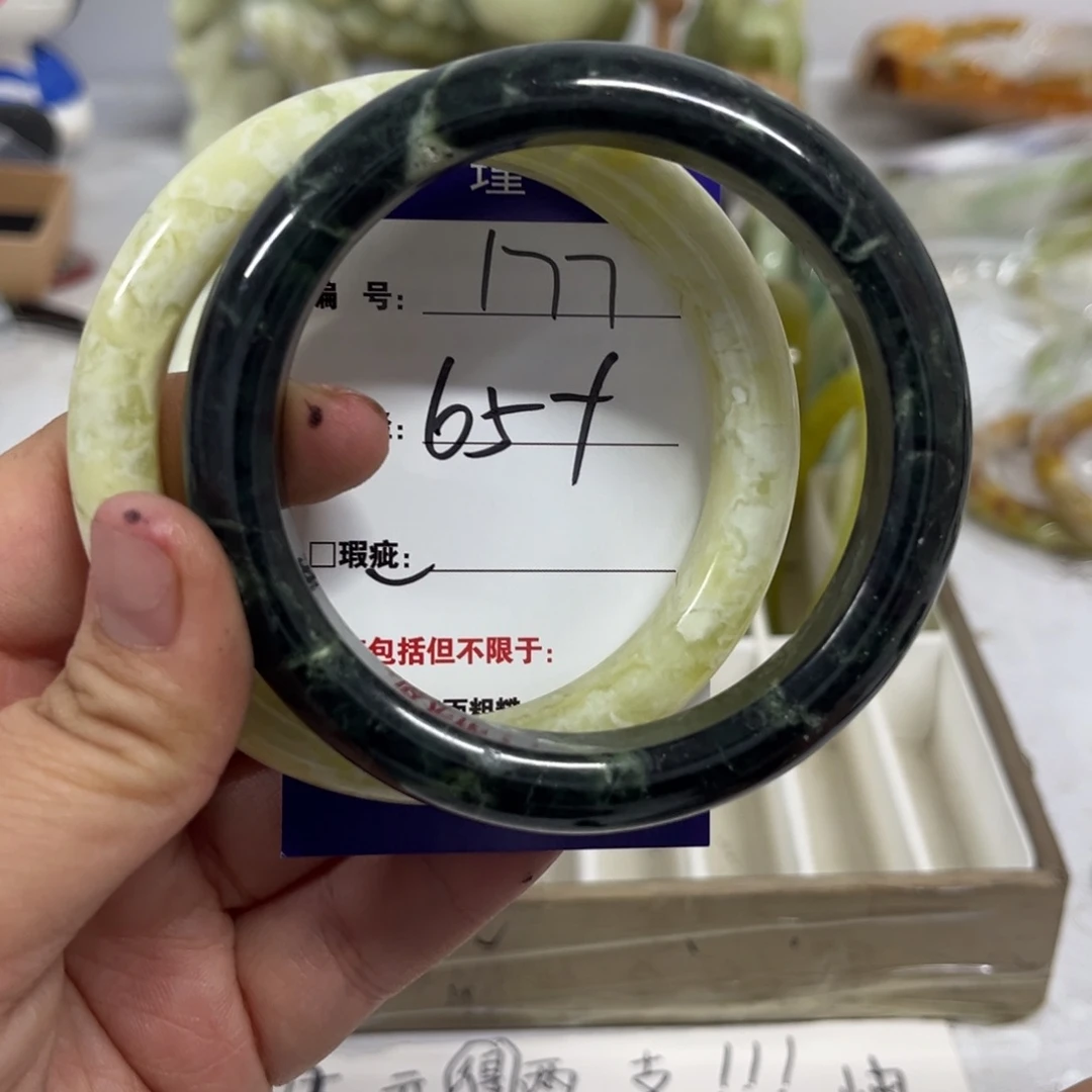 蛇纹石玉手镯未镶嵌