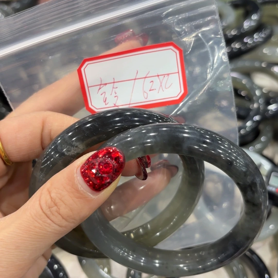 蛇纹石玉手镯未镶嵌铃*