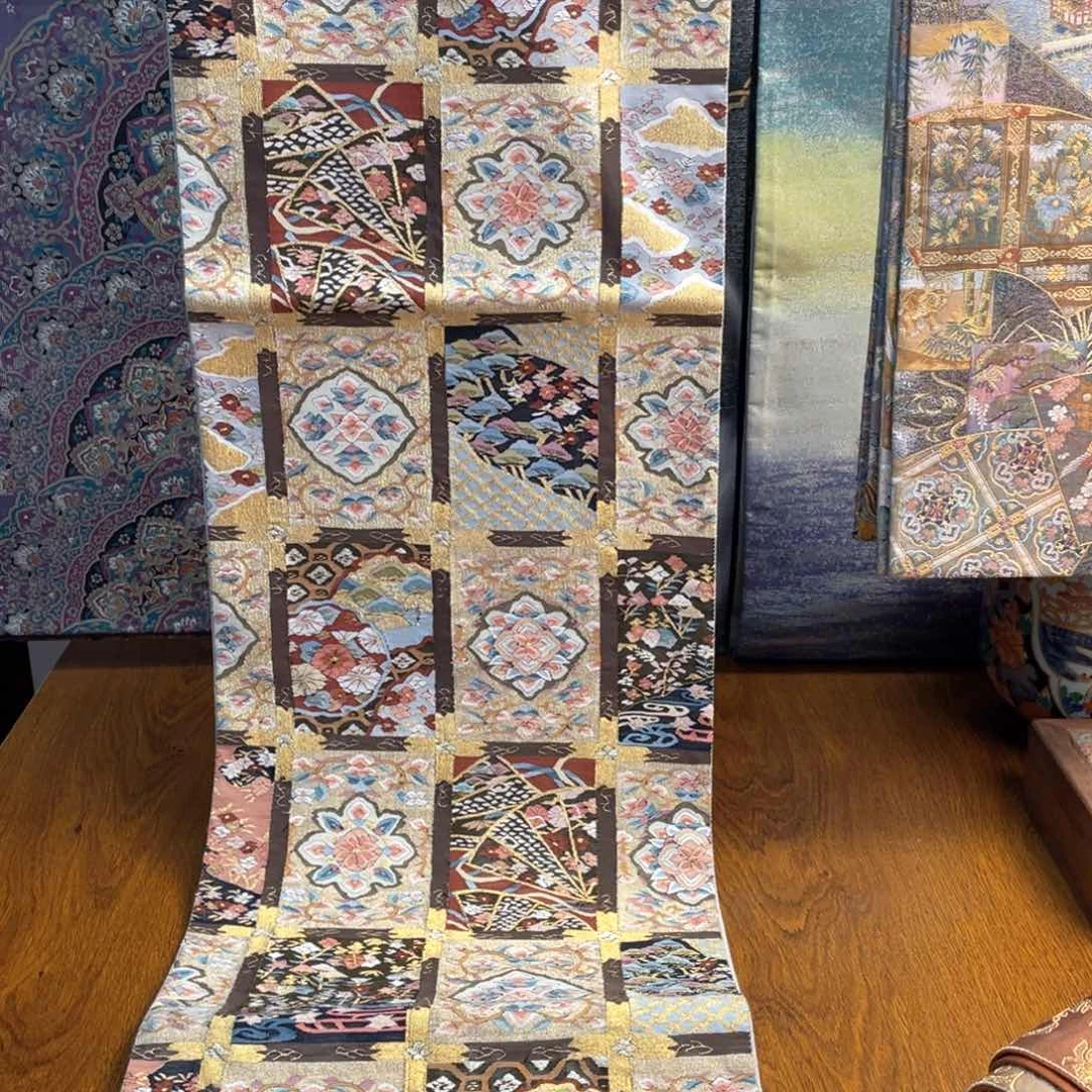 织绣六通格天井明缂