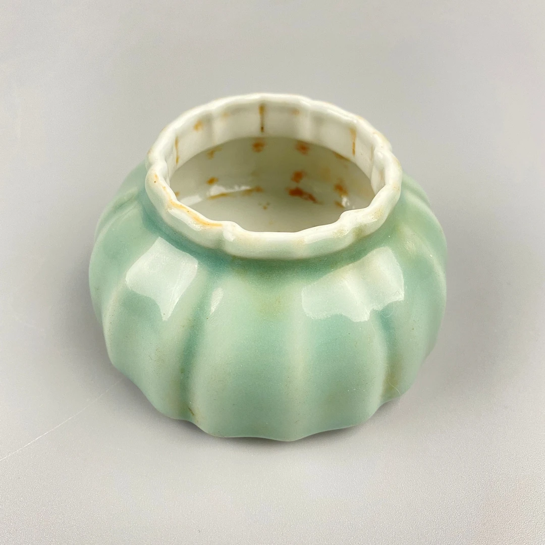 清中晚期粉青釉瓜棱形水丞【古董拍卖】PY25PY0114016