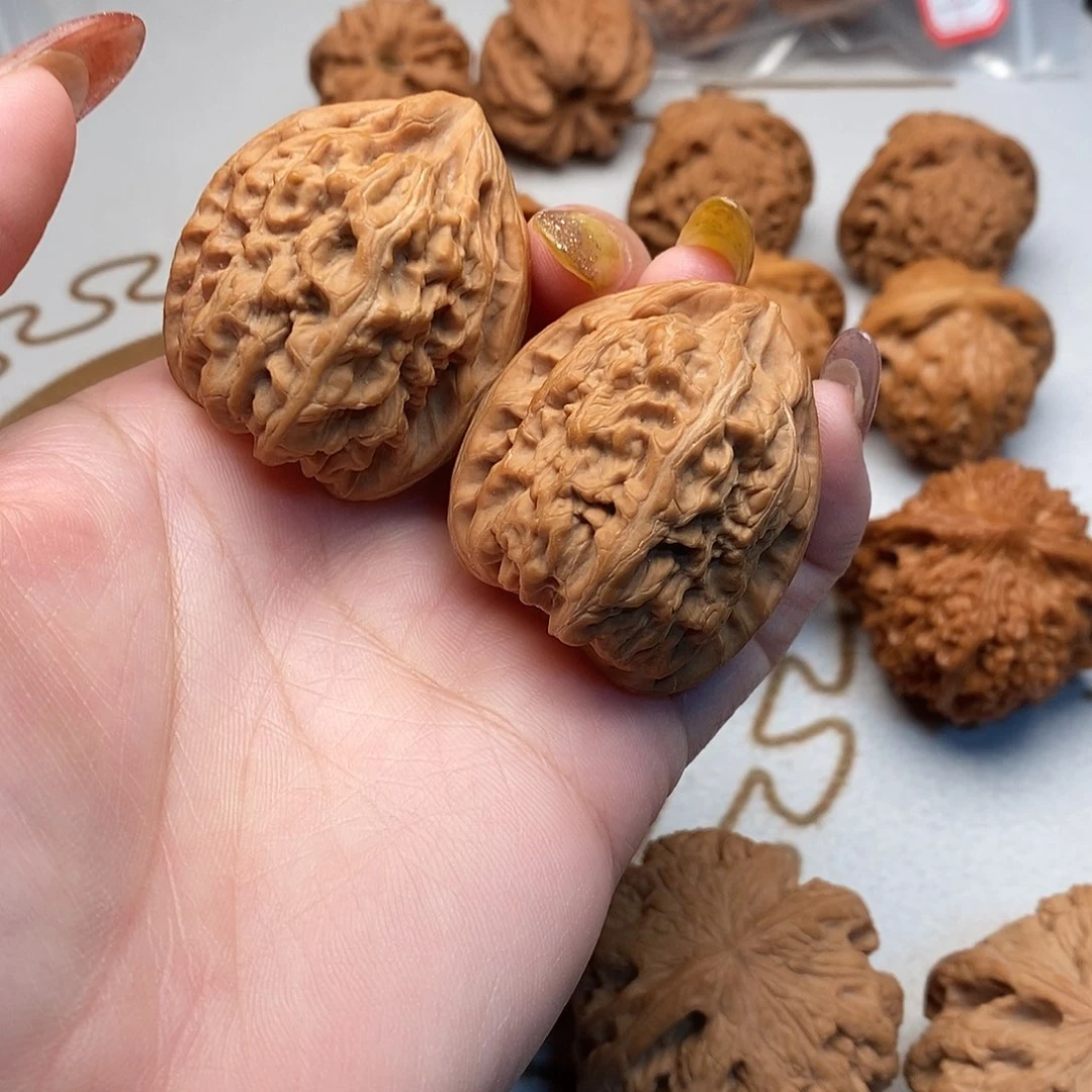 桃核把件40尺红锦鲤