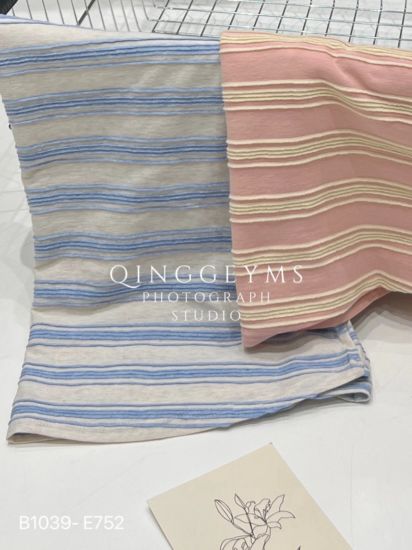 蜡笔大码一字领肩带宽松型T