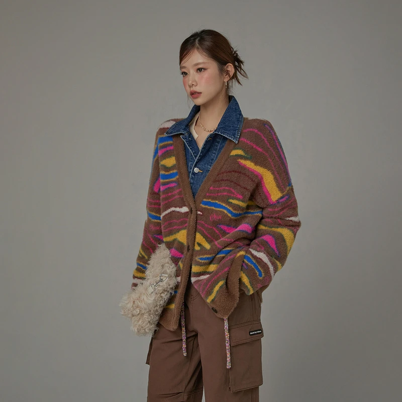 008J【云C专属】CHUU字母斑马纹设计复古风宽松单排扣针织衫-F